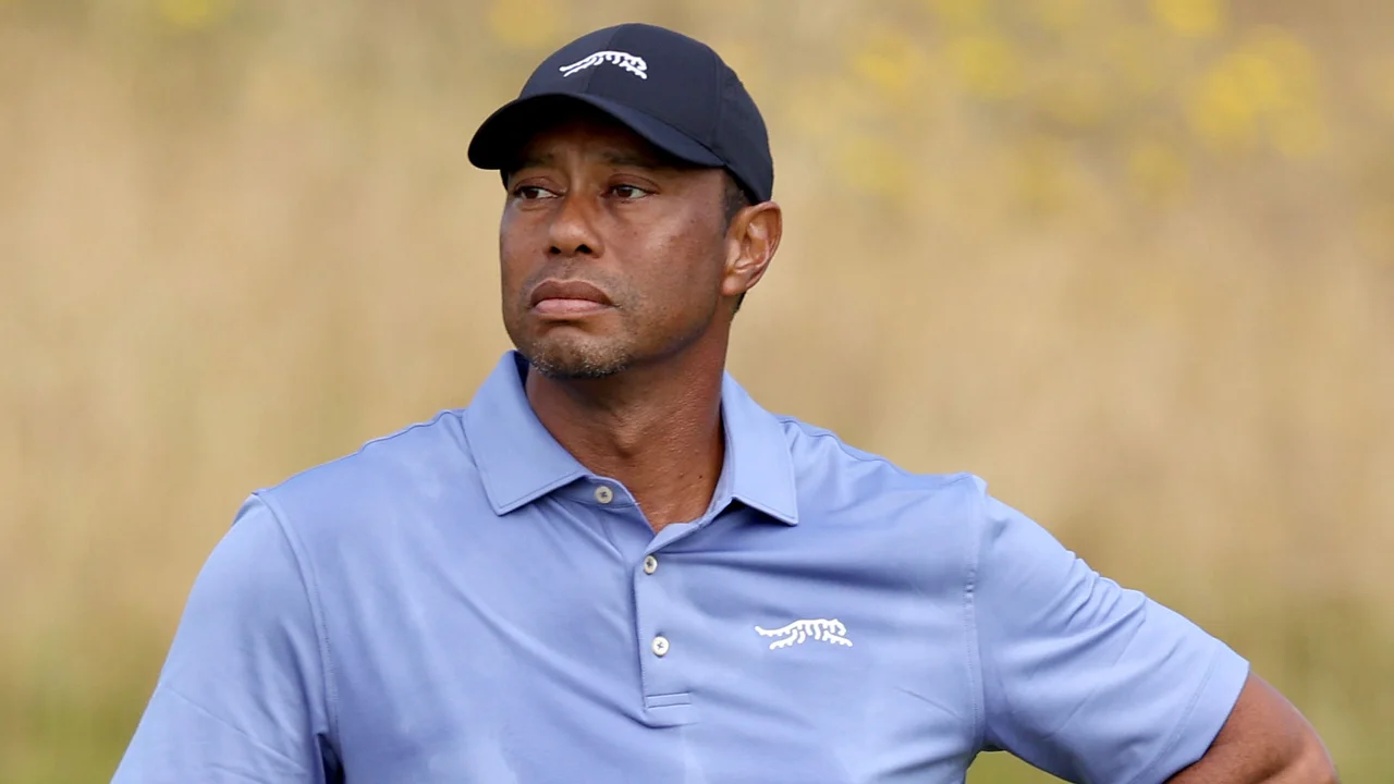 48岁的 Tiger Woods 在英国公开赛上展现了不同的一面